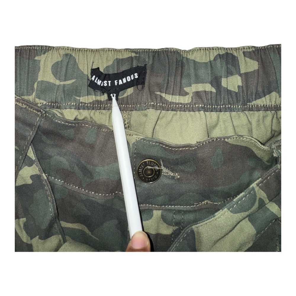 Camouflage Cargo Pants - Picture 4 of 5